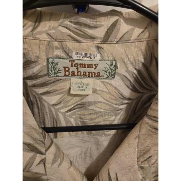 Tommy Bahama Men's Silk Shirt - Size L - Short Sleeve - Pre Owned - Picture 4 of 6